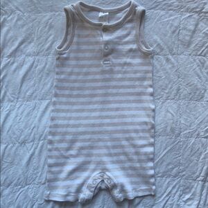 🫐3/$30 H&M Organic Cream and White Baby Romper size 2T